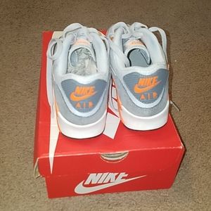 WOMANS AIR MAX 90 ESSENTIAL